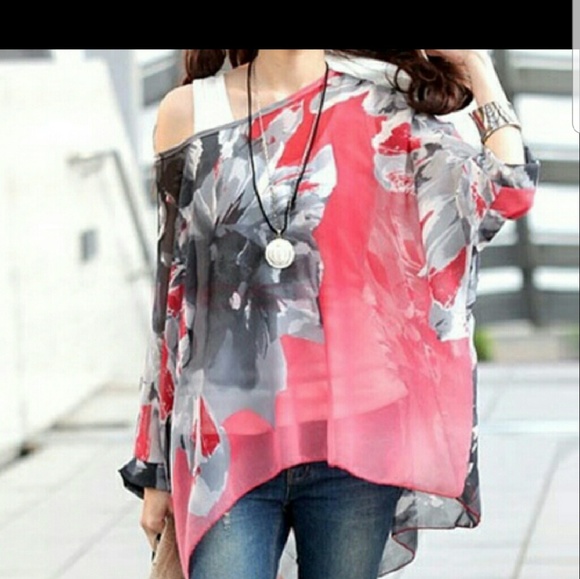 🆕️NWOT batwing sheer top - Picture 1 of 8